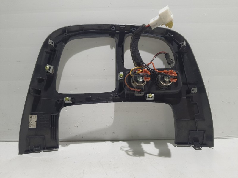 Recambio de embellecedor para kia carnival referencia OEM IAM 84631-4D020 84631-4D020 