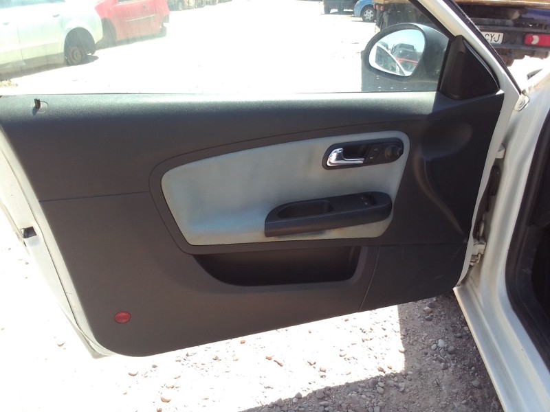 seat ibiza iii (6l1) del año 2003