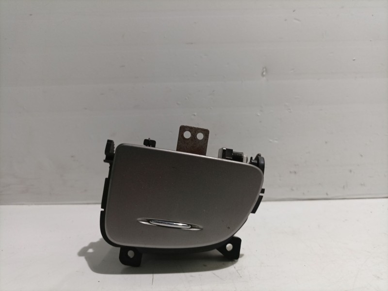 Recambio de cenicero para kia carnival referencia OEM IAM 84330-4D000 843304D000 