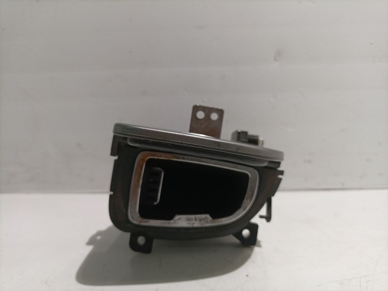 Recambio de cenicero para kia carnival referencia OEM IAM 84330-4D000 843304D000 