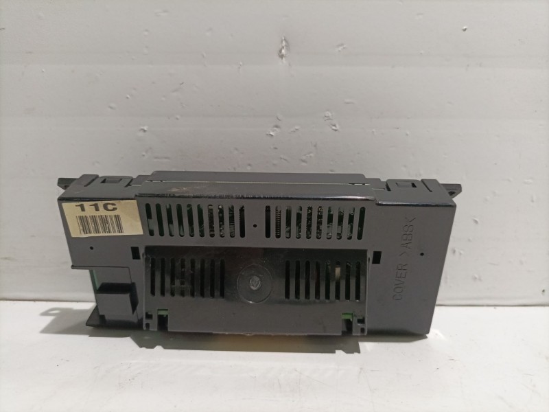 Recambio de pantalla multifuncion para kia carnival referencia OEM IAM VQ400  VQ-400