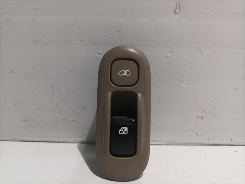 Recambio de mando elevalunas trasero derecho para kia carnival referencia OEM IAM   