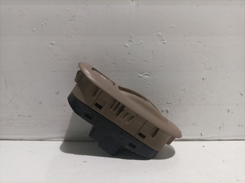 Recambio de mando elevalunas trasero derecho para kia carnival referencia OEM IAM   