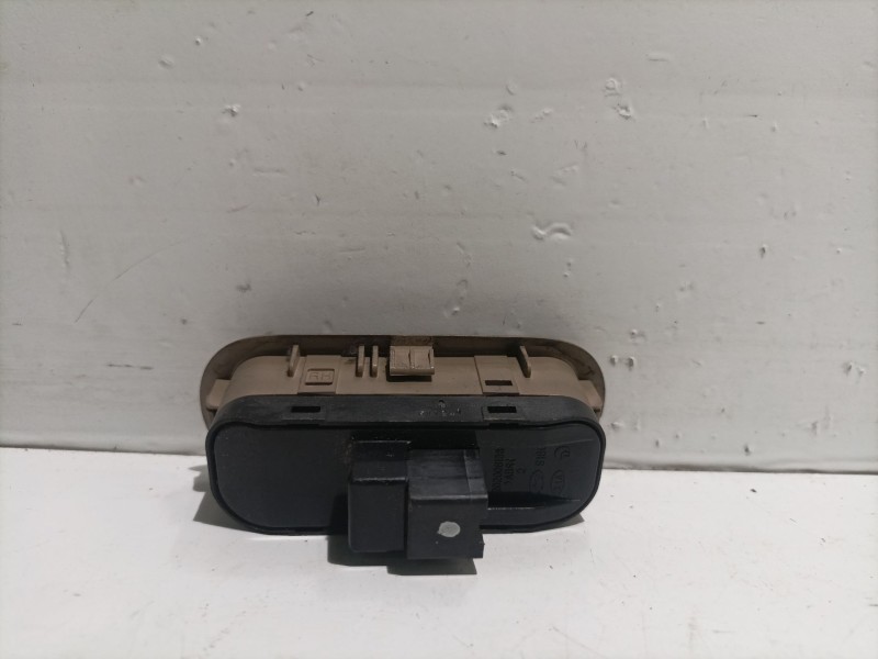 Recambio de mando elevalunas trasero derecho para kia carnival referencia OEM IAM   