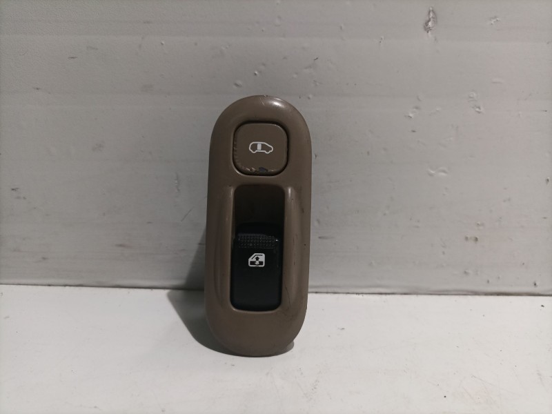 Recambio de mando elevalunas trasero izquierdo para kia carnival referencia OEM IAM   