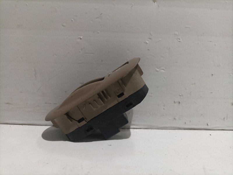 Recambio de mando elevalunas trasero izquierdo para kia carnival referencia OEM IAM   