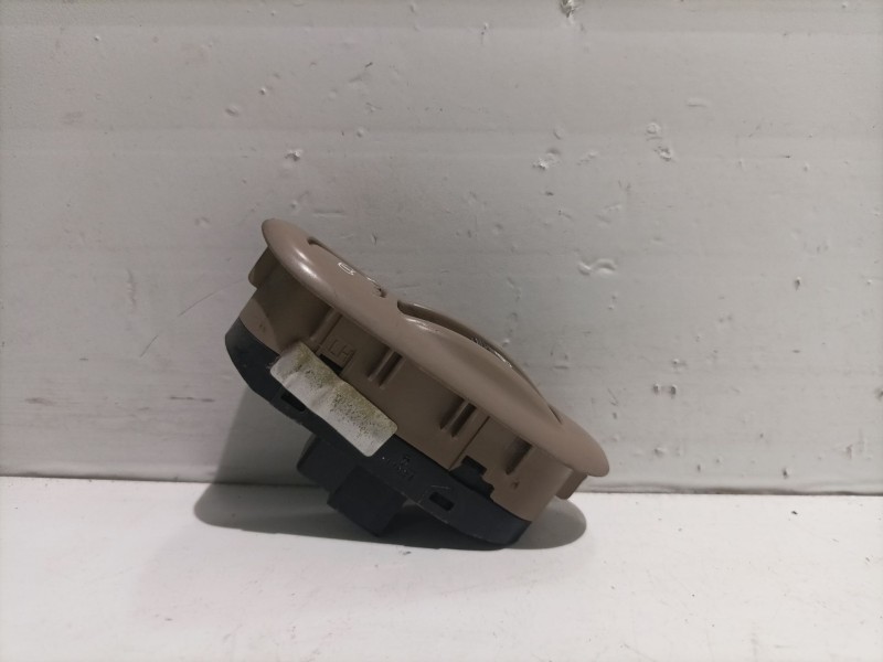 Recambio de mando elevalunas trasero izquierdo para kia carnival referencia OEM IAM   