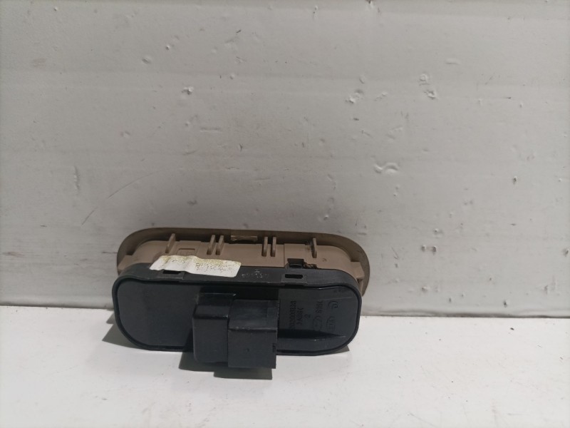 Recambio de mando elevalunas trasero izquierdo para kia carnival referencia OEM IAM   