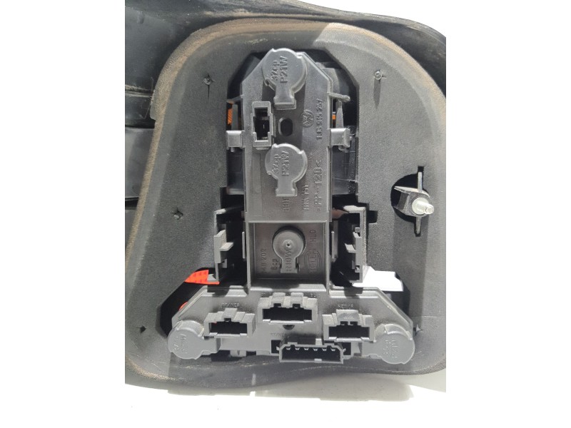 Recambio de piloto trasero derecho para volkswagen golf iv berlina (1j1) referencia OEM IAM 0  