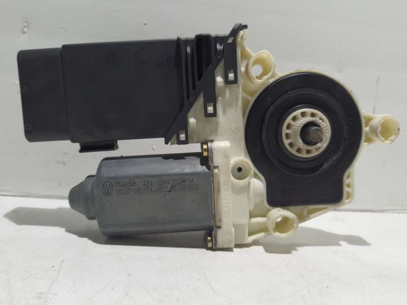 Recambio de motor elevalunas delantero izquierdo para volkswagen golf iv berlina (1j1) referencia OEM IAM 1J1959801C  