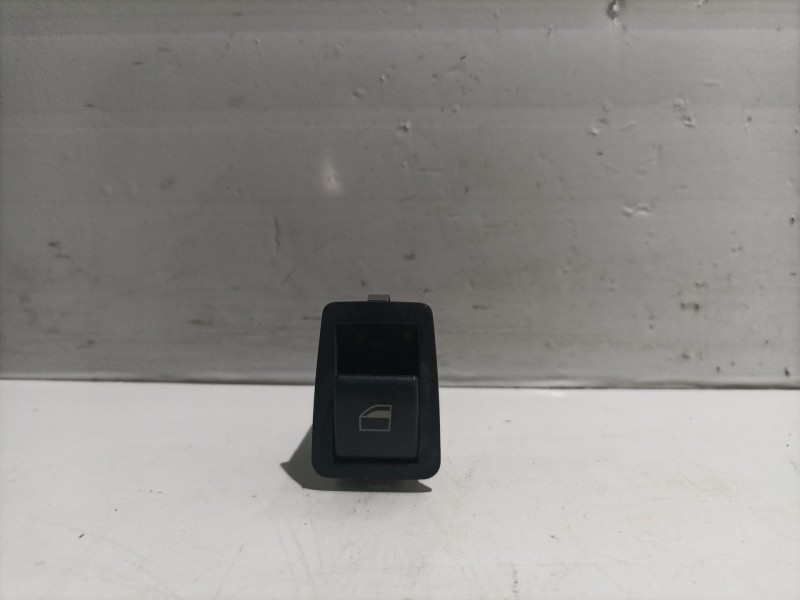 Recambio de mando elevalunas trasero izquierdo para bmw serie 3 berlina (e46) referencia OEM IAM 6902174  