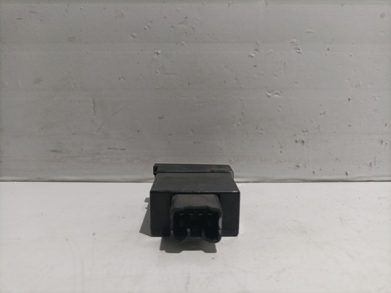 Recambio de interruptor para kia carnival referencia OEM IAM 937704D000VA  