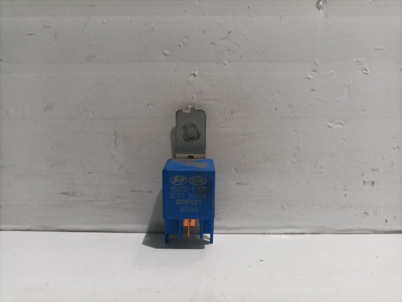 Recambio de rele para kia carnival referencia OEM IAM 95225-1F100 952251F100 OMRON