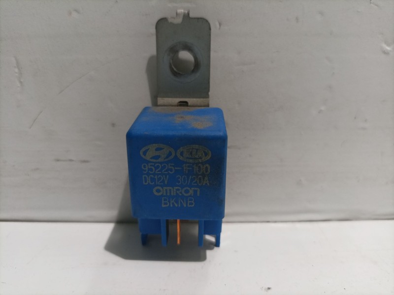 Recambio de rele para kia carnival referencia OEM IAM 95225-1F100 952251F100 OMRON