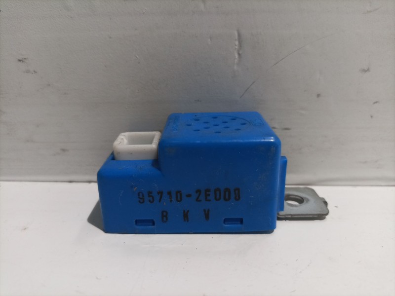 Recambio de rele para kia carnival referencia OEM IAM 95710-2E000 957102E000 