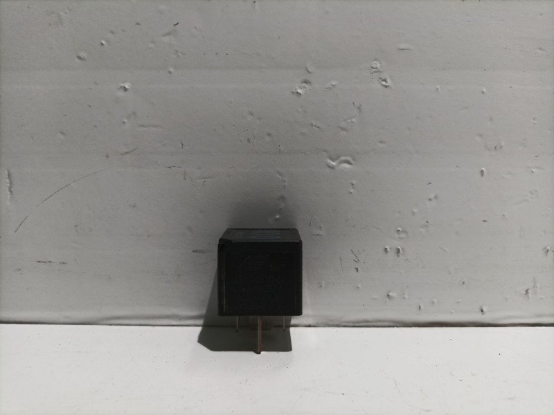 Recambio de rele para seat ibiza iii (6l1) 1.9 sdi referencia OEM IAM 7M0951253A 95VW10K705CA V23136J6X45