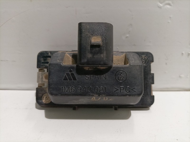 Recambio de piloto matricula para seat ibiza iii (6l1) 1.9 sdi referencia OEM IAM 1M6943021  