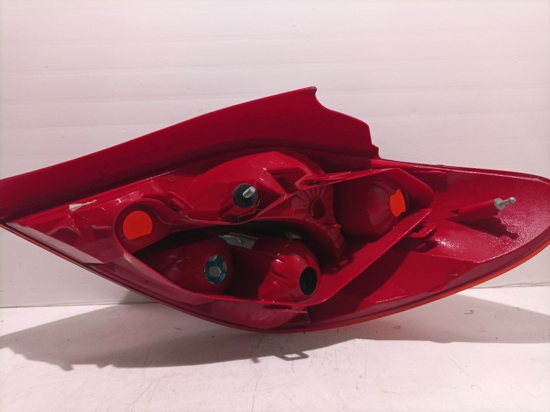 Recambio de piloto trasero izquierdo para peugeot 207 referencia OEM IAM   