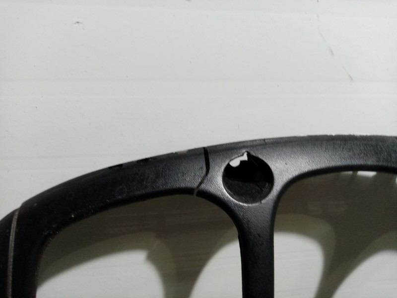 Recambio de mascara central de salpicadero para chrysler voyager (rg) referencia OEM IAM 05009180AA 05009180AA 