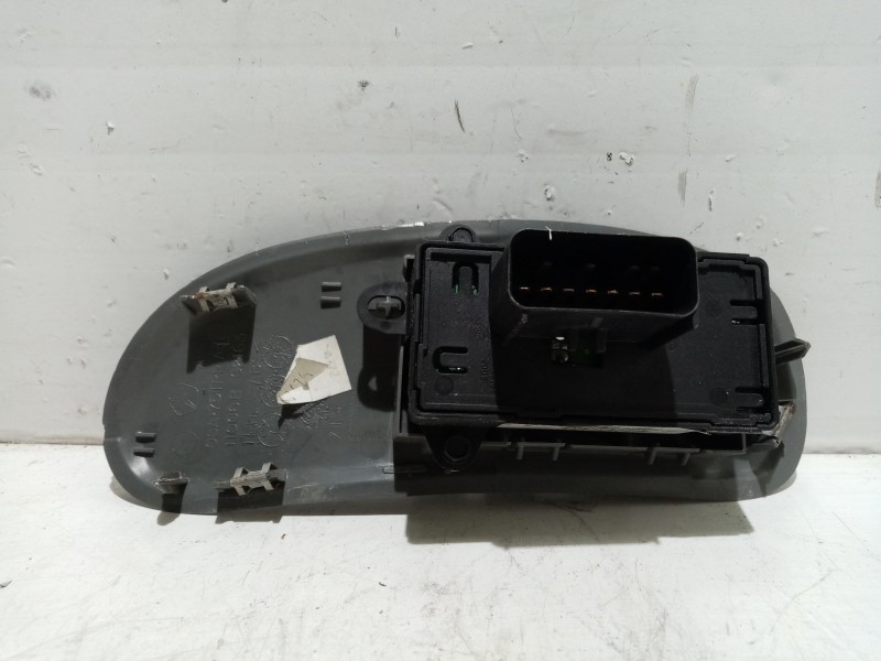 Recambio de mando elevalunas delantero izquierdo para chrysler voyager (rg) referencia OEM IAM 04685732AC 04685732AC 