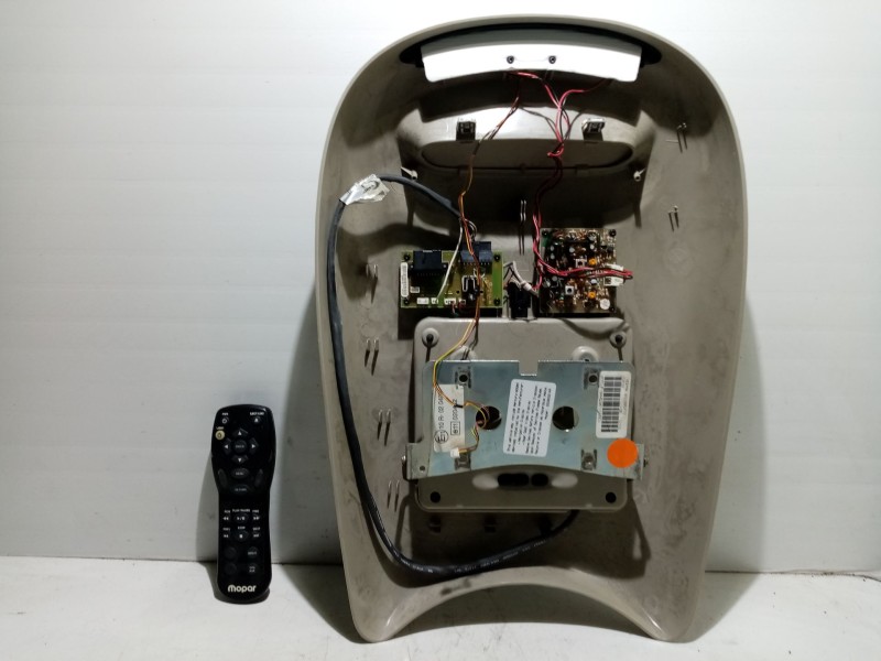 Recambio de pantalla multifuncion para chrysler voyager (rg) referencia OEM IAM 82206272 82206272 