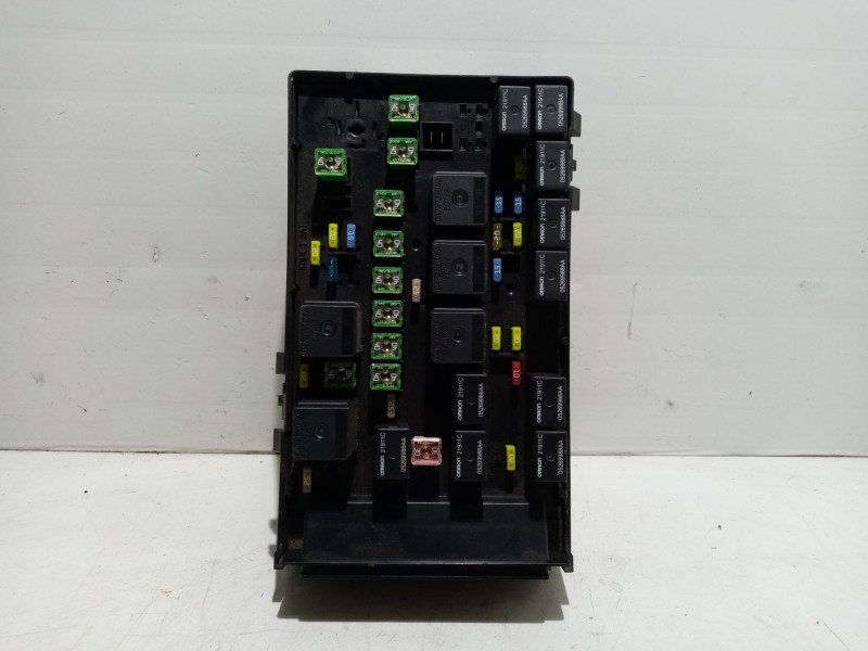 Recambio de caja reles / fusibles para chrysler voyager (rg) referencia OEM IAM 04748455AC 04748455AC 