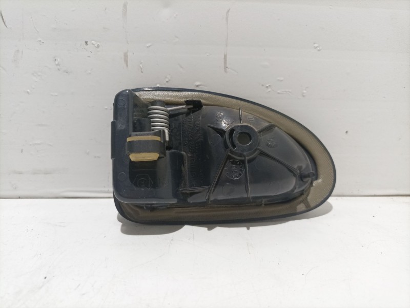 Recambio de maneta interior delantera derecha para renault scenic referencia OEM IAM 7700423888 7700423888 