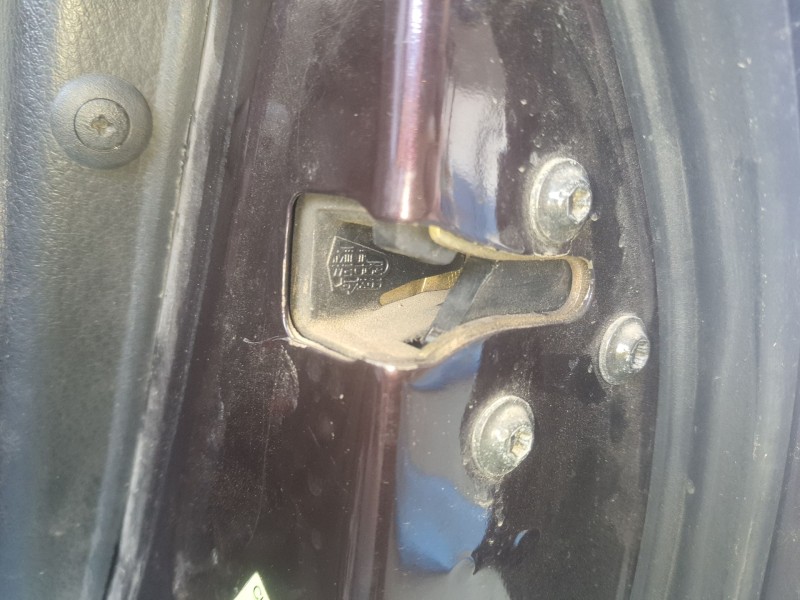 Recambio de cerradura puerta trasera derecha para ssangyong rexton referencia OEM IAM   