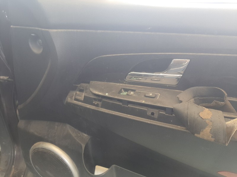 Recambio de moldura puerta delantera derecha para ssangyong rexton referencia OEM IAM   