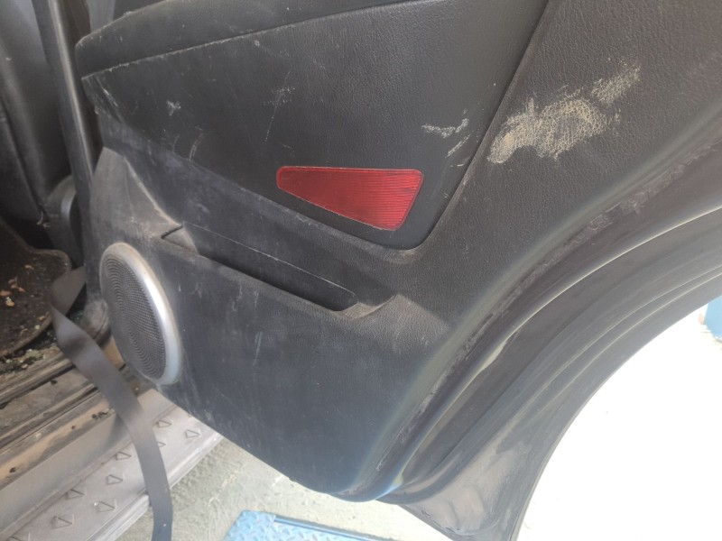 Recambio de guarnecido puerta trasera derecha para ssangyong rexton referencia OEM IAM   