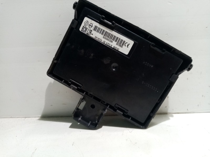 Recambio de caja bsm para renault clio iii referencia OEM IAM 8200652284 00739555 