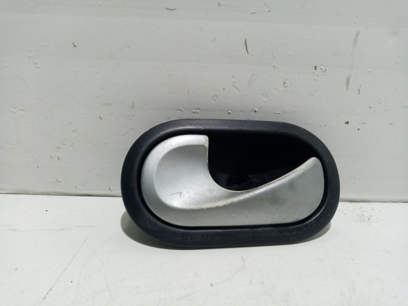 Recambio de maneta interior delantera izquierda para renault clio iii referencia OEM IAM 310579 8247 