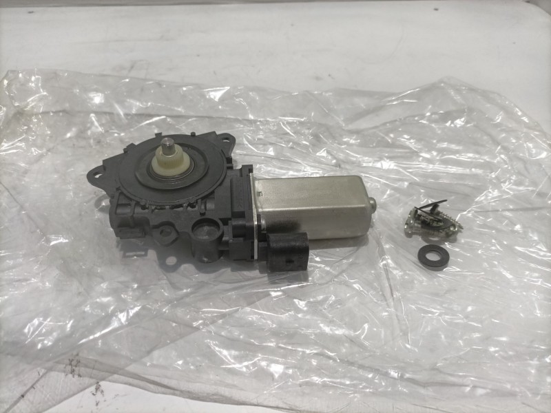 Recambio de motor elevalunas delantero izquierdo para fiat stilo (192) 1.4 referencia OEM IAM 0046831640  