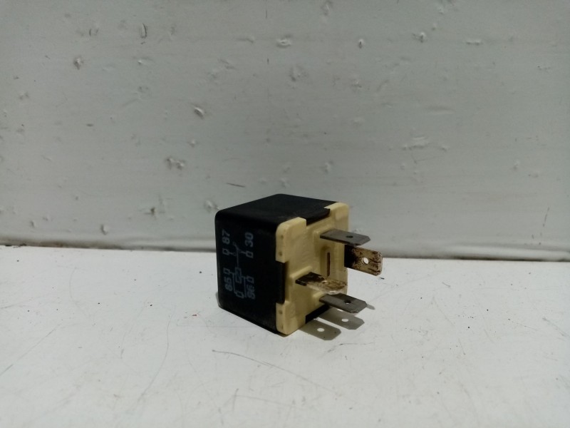 Recambio de rele para audi a4 b6 (8e2) 2.0 referencia OEM IAM 141951253B  