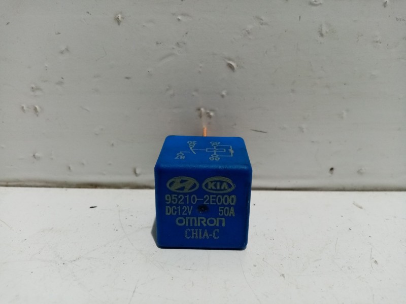 Recambio de rele para kia cee´d referencia OEM IAM 952102E000  