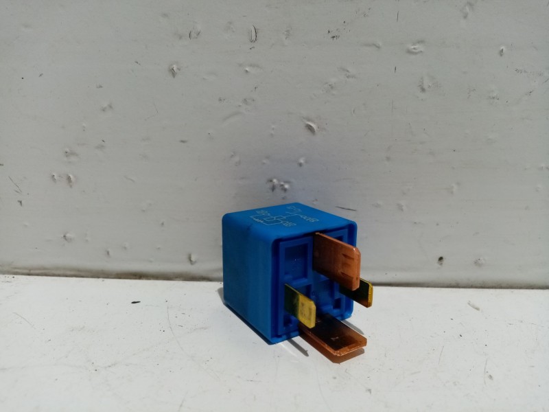 Recambio de rele para kia cee´d referencia OEM IAM 952102E000  