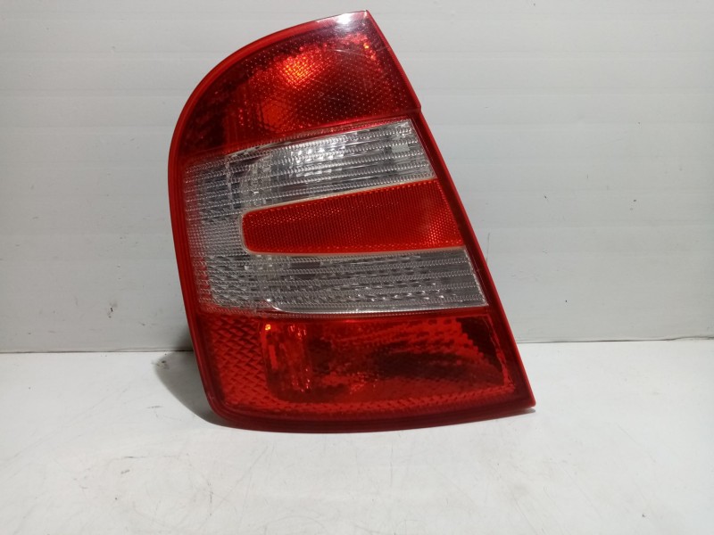 Recambio de piloto trasero izquierdo para skoda fabia (6y2/6y3) referencia OEM IAM 6Y6945111C 6Y6945095D 