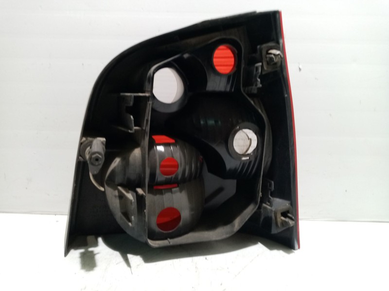 Recambio de piloto trasero izquierdo para volkswagen polo (9n1) referencia OEM IAM 6Q6945095G  