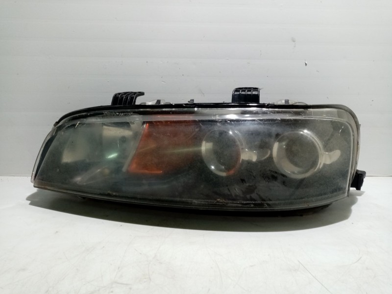 Recambio de faro izquierdo para fiat punto berlina (188) 1.2 16v cat referencia OEM IAM 086611132L  