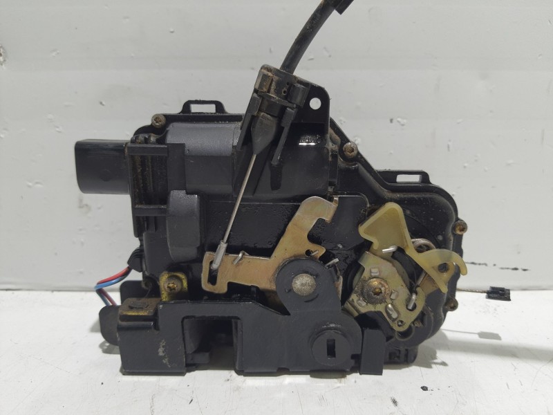 Recambio de cerradura puerta trasera derecha para skoda octavia i (1u2) 1.9 tdi referencia OEM IAM   