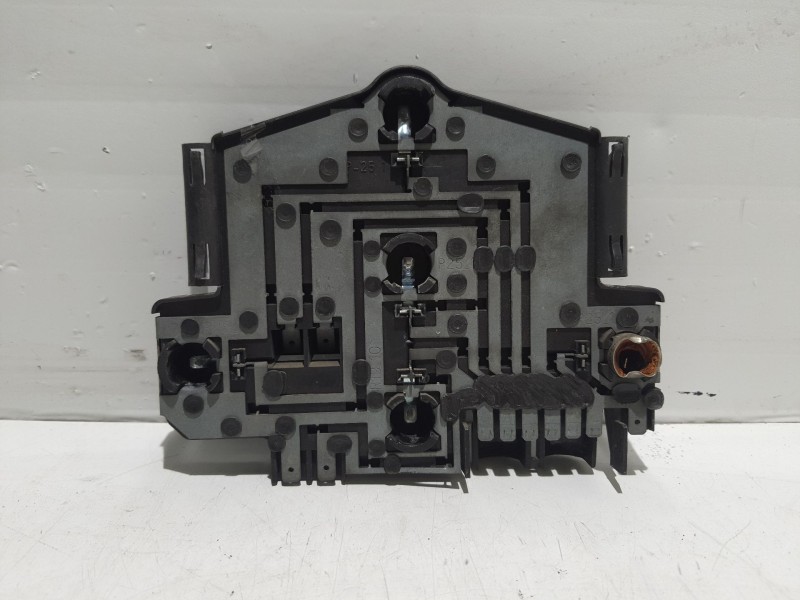 Recambio de portalamparas para volkswagen jetta (165/167) referencia OEM IAM 165945257A  