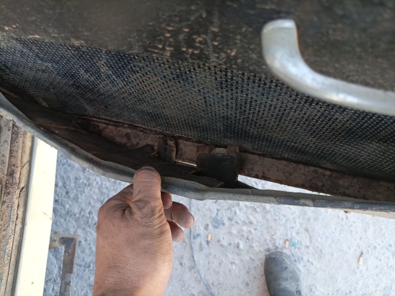 Recambio de guarnecido puerta delantera derecha para land rover 88 diesel referencia OEM IAM   