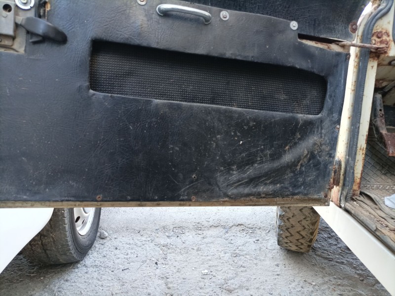 Recambio de guarnecido puerta delantera izquierda para land rover 88 diesel referencia OEM IAM   