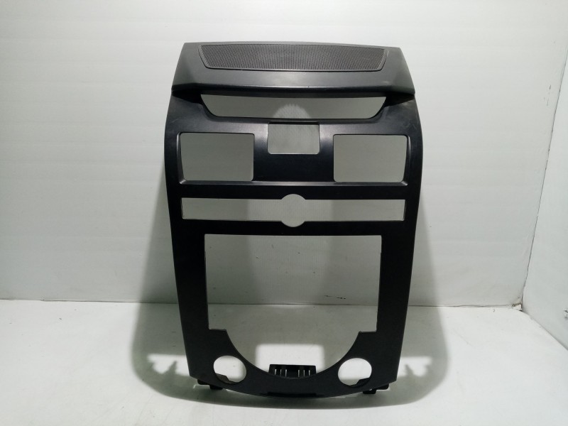 Recambio de mascara central de salpicadero para ssangyong rexton referencia OEM IAM 7652008B00  