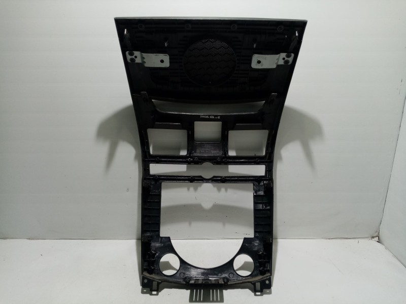 Recambio de mascara central de salpicadero para ssangyong rexton referencia OEM IAM 7652008B00  