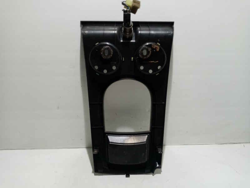 Recambio de consola central para ssangyong rexton referencia OEM IAM   