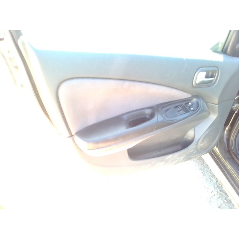 nissan almera ii hatchback (n16) del año 2004