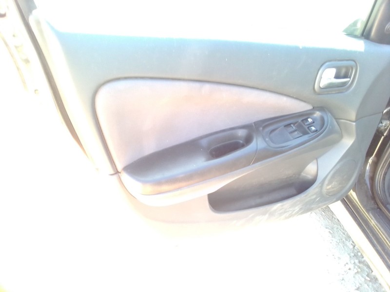 nissan almera ii hatchback (n16) del año 2004