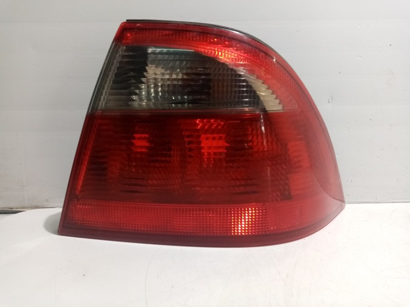 Recambio de piloto trasero derecho para saab 9-5 berlina referencia OEM IAM   