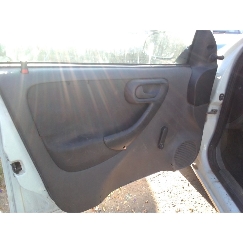 opel corsa c (x01) del año 2000